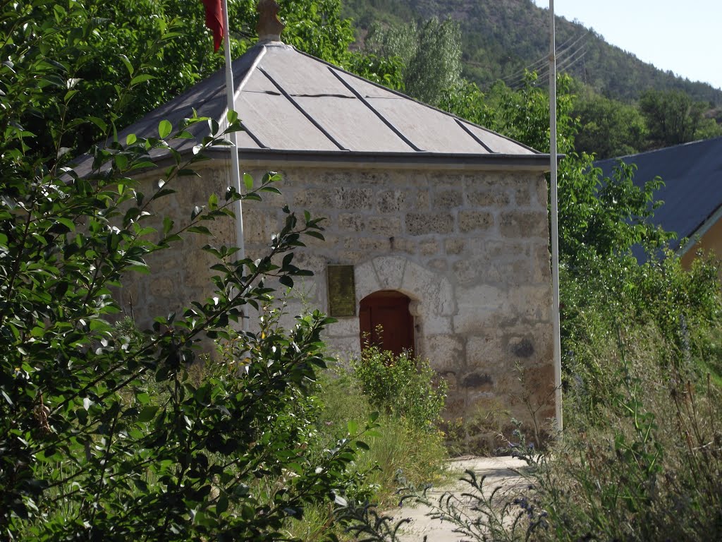 Gümüşhane, Pir Ahmed Türbesi by Kasım OKTAY