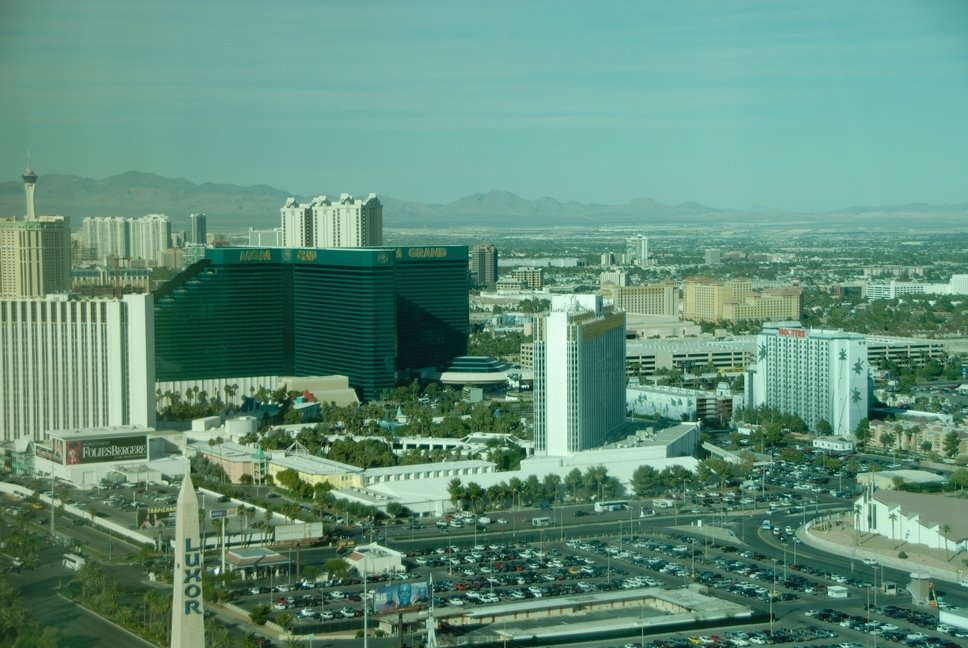 MGM Grand - View from Mandalay Bay 33th Floor by Mike Müller