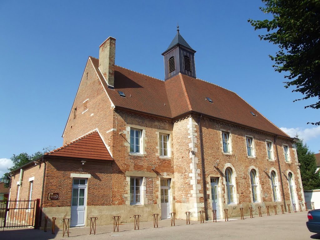 SEURRE _ Centre culturel by Téméraire