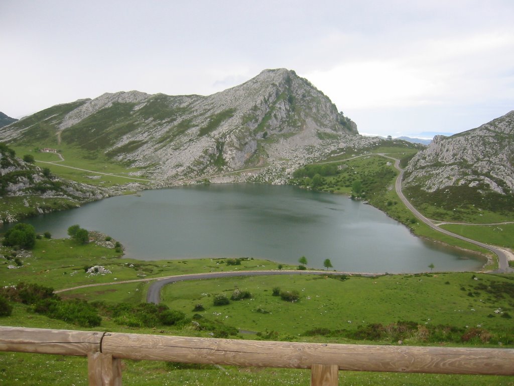 Lago Enol by Manu Romero