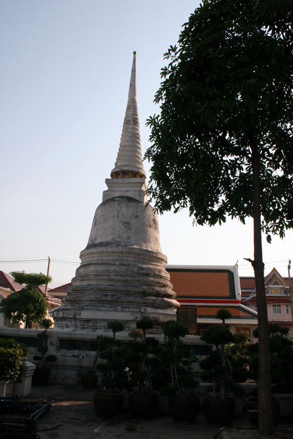 Pagoda @ Kalayanamit temple by Oedipus