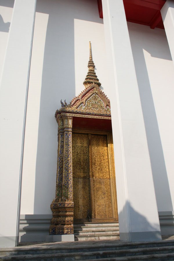 Door Buddha @ Kalayanamit temple 2 by Oedipus