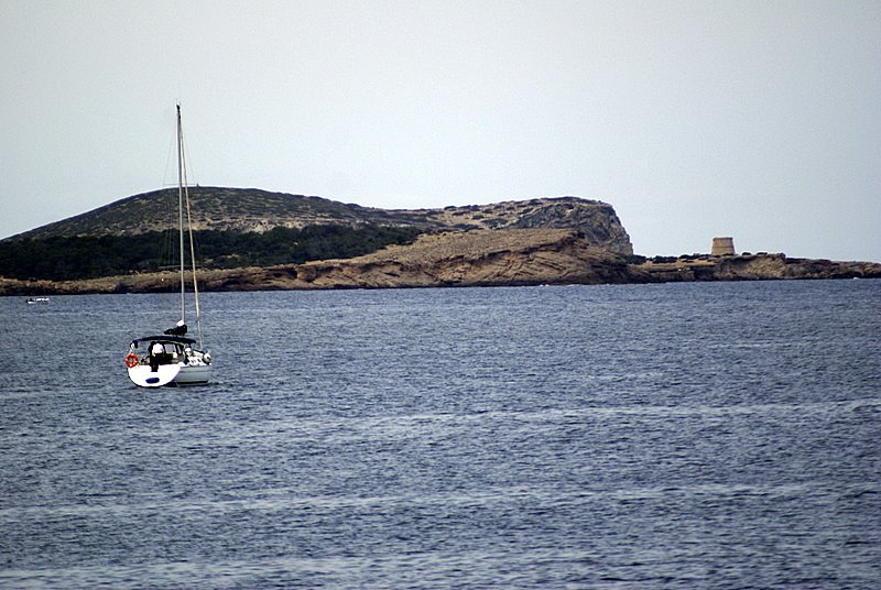 Velero saliendo hacia alta mar by Aishaka