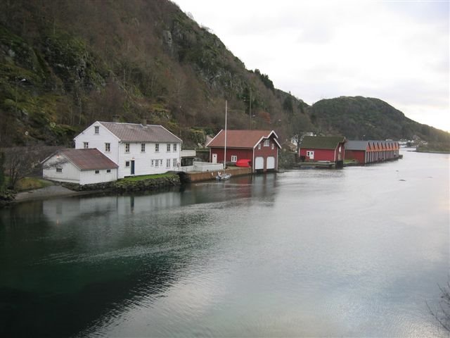 På brua i Rekefjord by Arnth J Midtbø