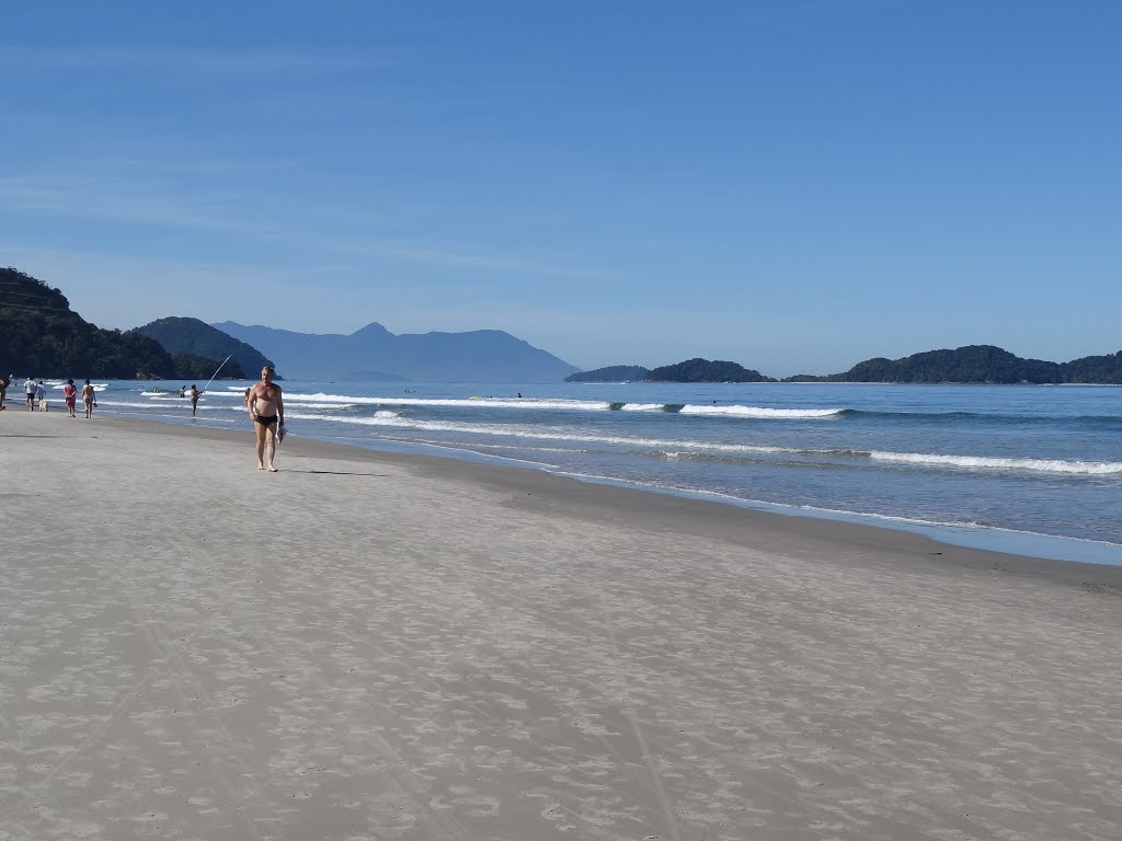 Praia de Juquehy – São Sebastião, 2013 by Daniel Souza Lima