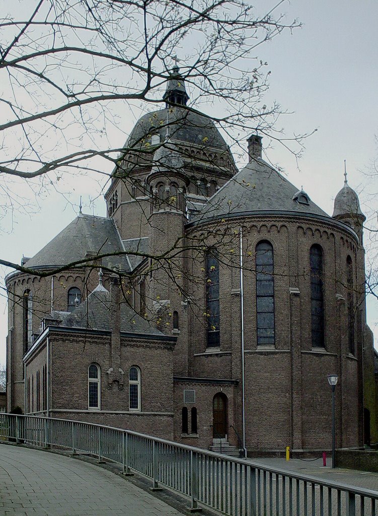 Kerk Onze Lieve Vrouw Tenhemelopneming, Wilhelminalaan, Helmond by uaf