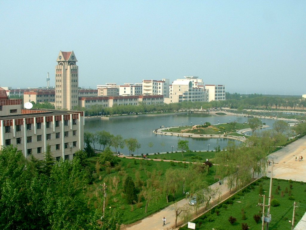 烟台大学三元湖全景 shandong yantai university by 黄工