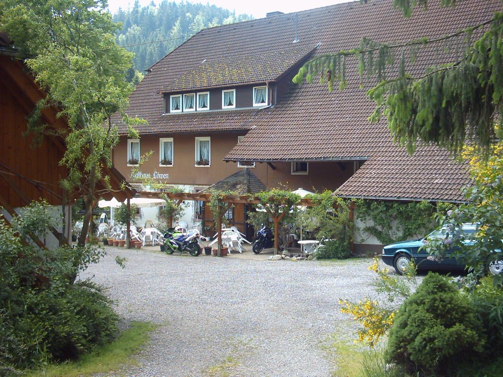 Gasthaus in Buchenbach-Wagensteig zwischen Buchenbach und St. Märgen. by hightower197