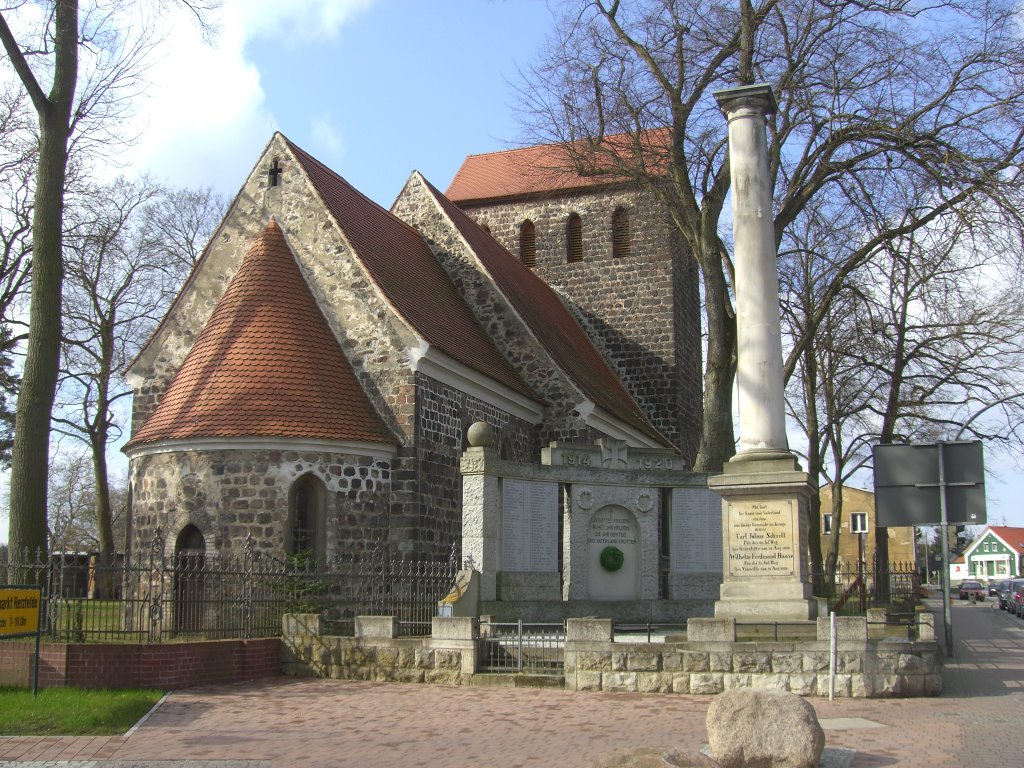 Herzfelde, Kriegerdenkmal an der Kirche 2008 by Martina Rohde