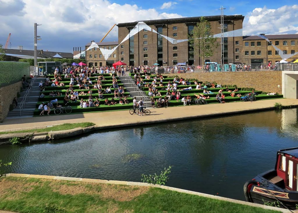 Regent's Canal - Granary Square by jhr1uk