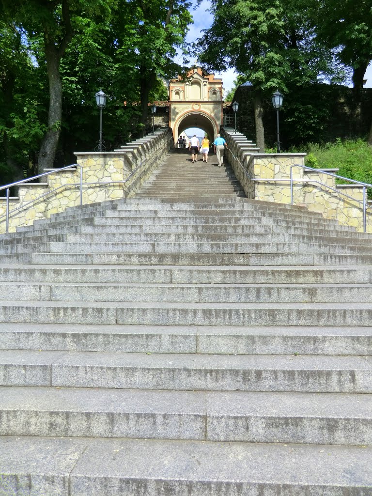 Góra Świętej Anny - kompleks Bazyliki św Anny (areál baziliky Sv. Anny; area of ​​the Basilica of St. Anne), 2 - schody do kompleksu bazyliki (schody do areálu baziliky; stairs to the basilica complex), Poland by MAPP HUDRANS