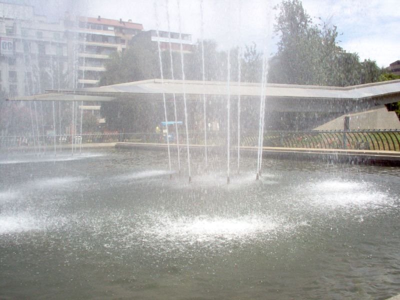 Plaza de la Aviación y Fuente del Bicentenario by Pablo Viojo