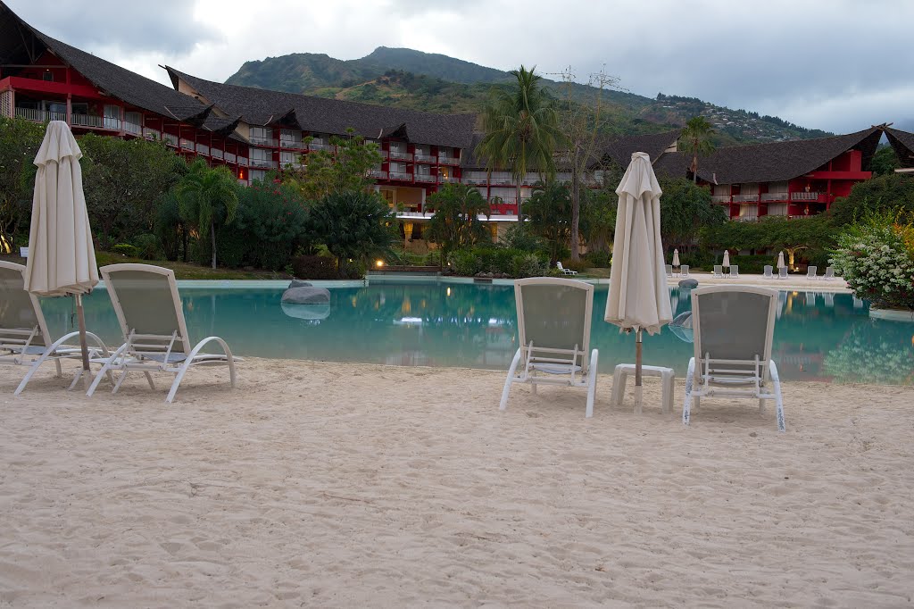 Le Méridien Tahiti pool and hotel by toniwhufc