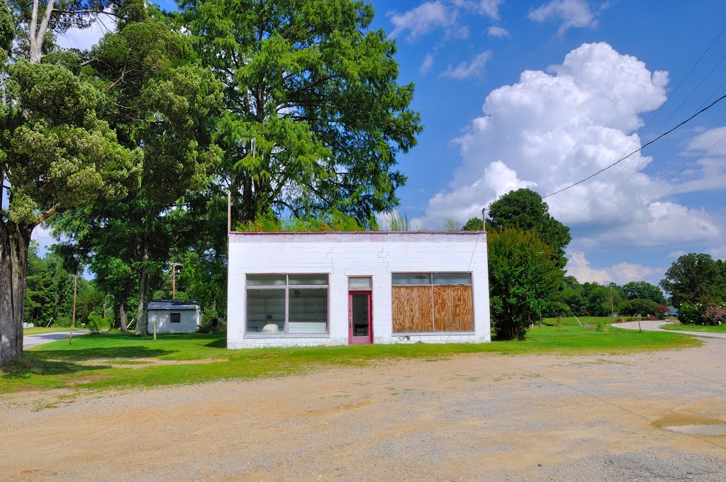 VIRGINIA: PRINCE GEORGE COUNTY: BRANDON: BURROWSVILLE: building across Morning Star Road from Martin's Brandon Episcopal Church (1855), 18706 James River Drive (S.R. 10 at intersection with S.R. 1201) by Douglas W. Reynolds, Jr.