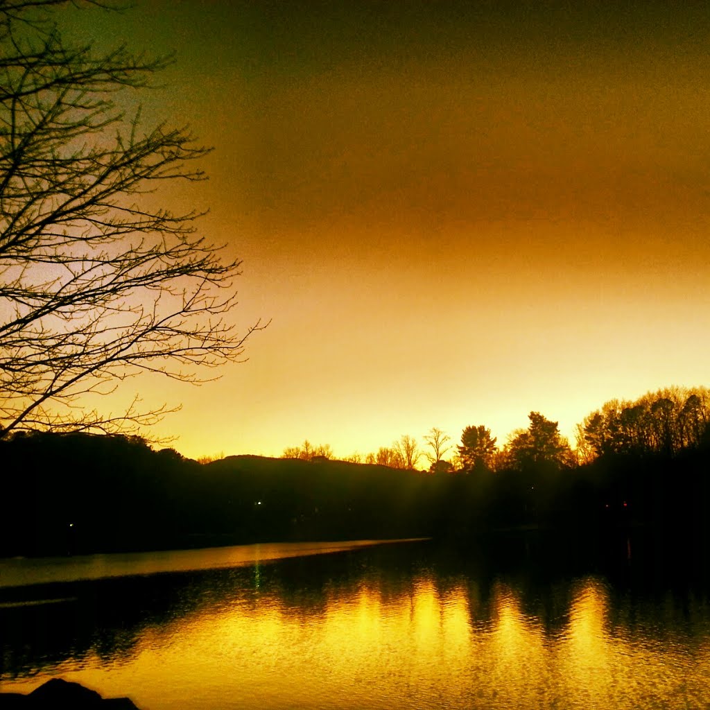 Lake Tomahawk, Black Mountain, North Carolina by TheFrustrated