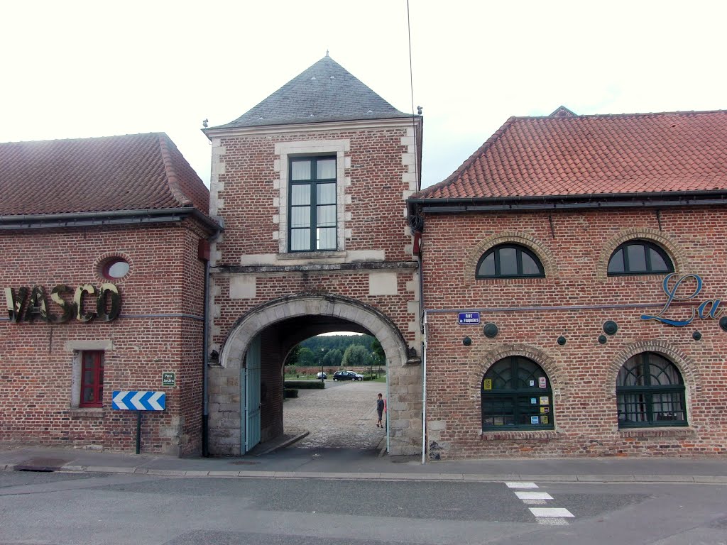 La Distillerie, Rue de Fouquières, Gosnay, France by Pierre-André Leclercq