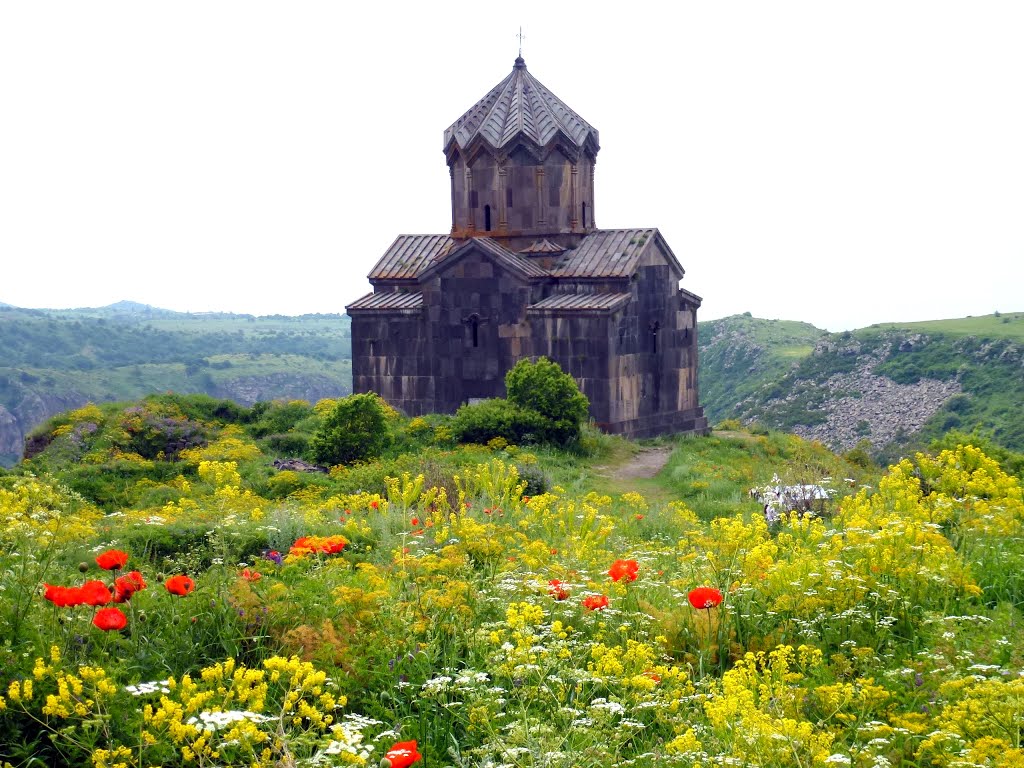 Monastero di S. Astvazazin - Amberd - Armenia by Ilda Casati