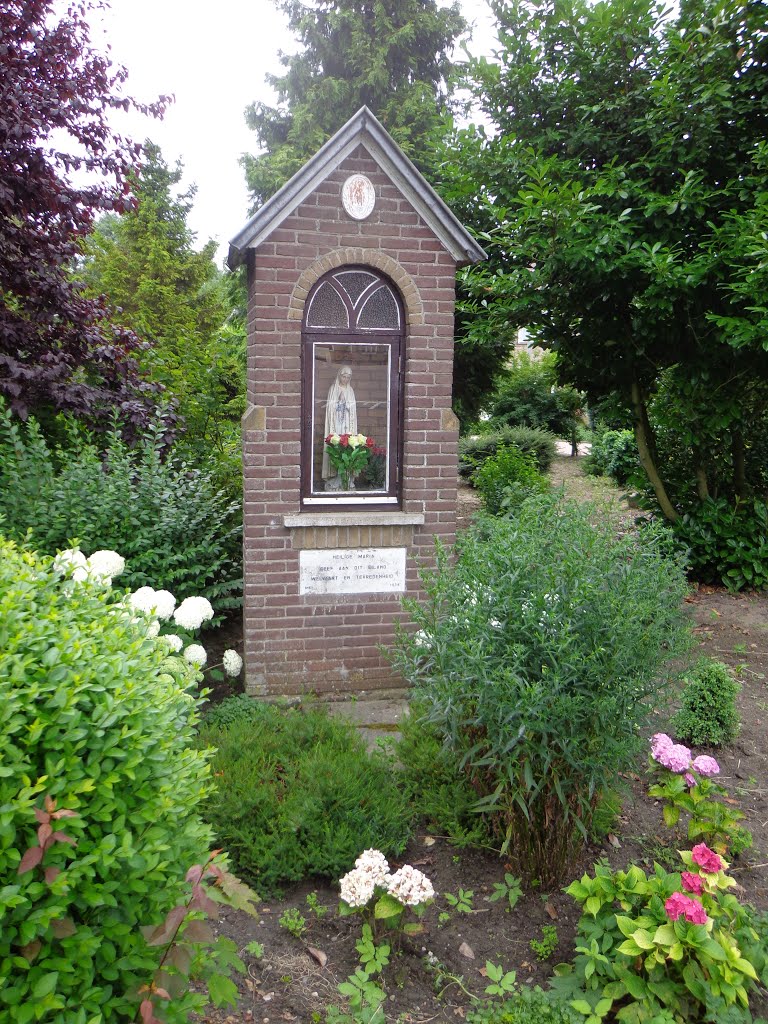 Mariabeeld voor RK Kerk Achthuizen by © rdnjc