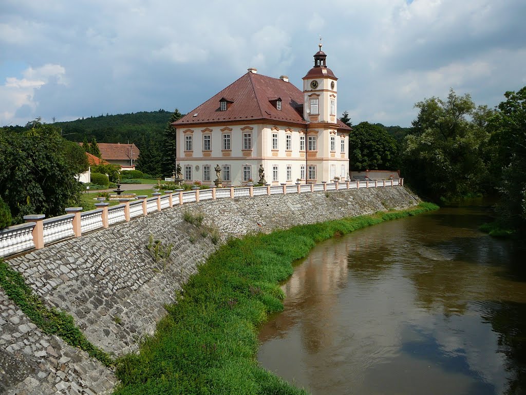 Zámek ve Štěnovicích by Petr Koldovský