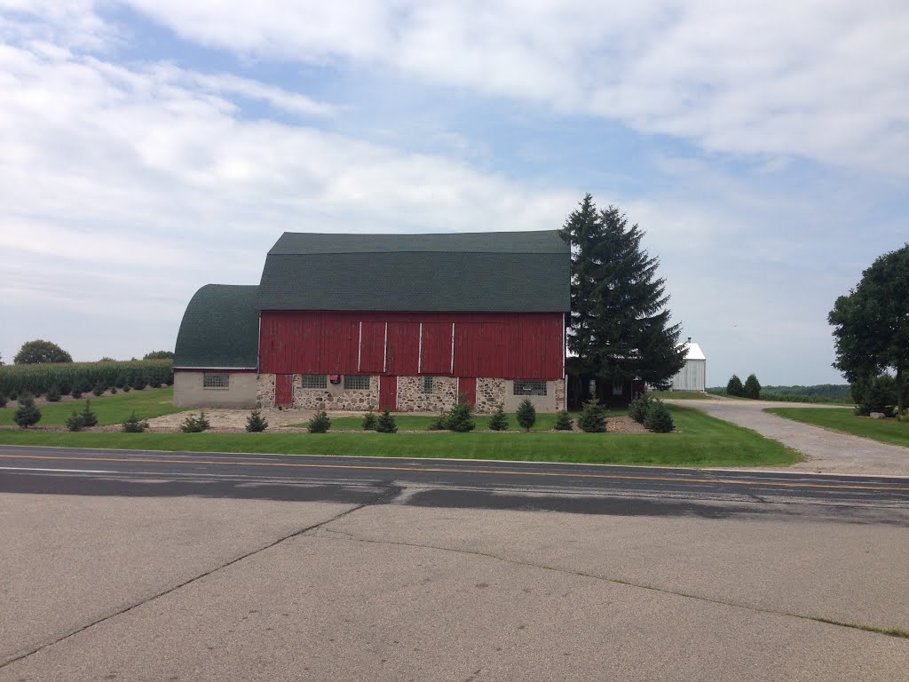 Dairy Barn, West Bend WI by Thom Jones