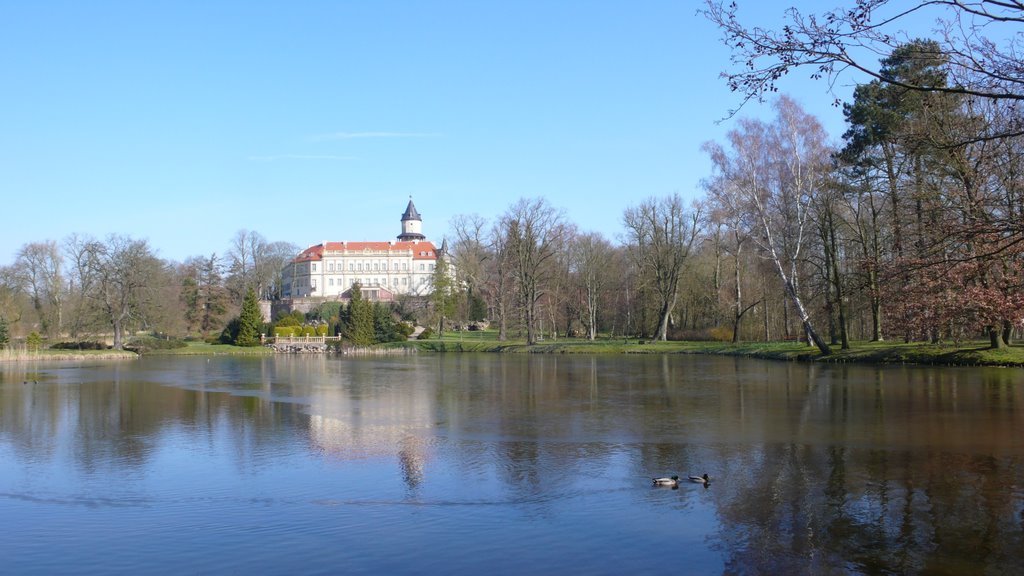 Castle-Reflections on Lake - Parc Wiesenburg by antenna