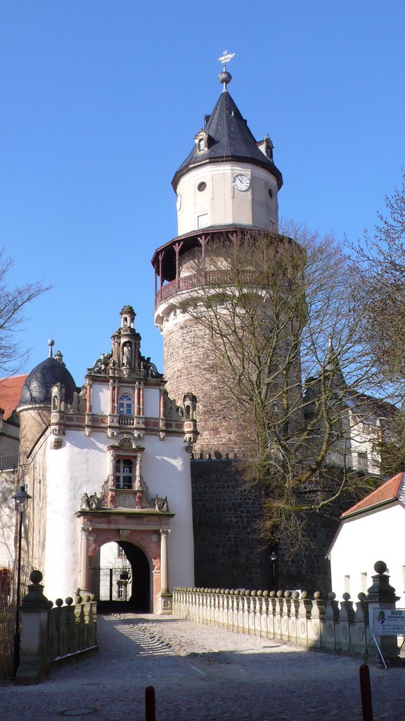 Entrance & Tower Schloß Wiesenburg by antenna