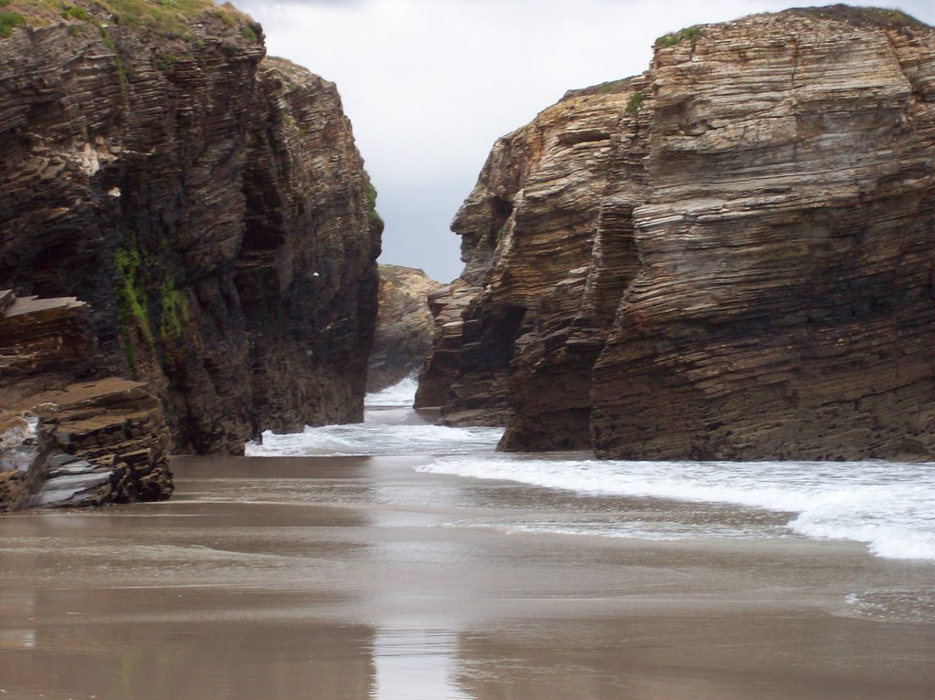 Pasillo en playa de las catedrales by AlfonsoLM