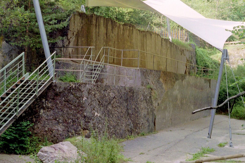 Marmorwand mit Segel geschützt by rudiCrC