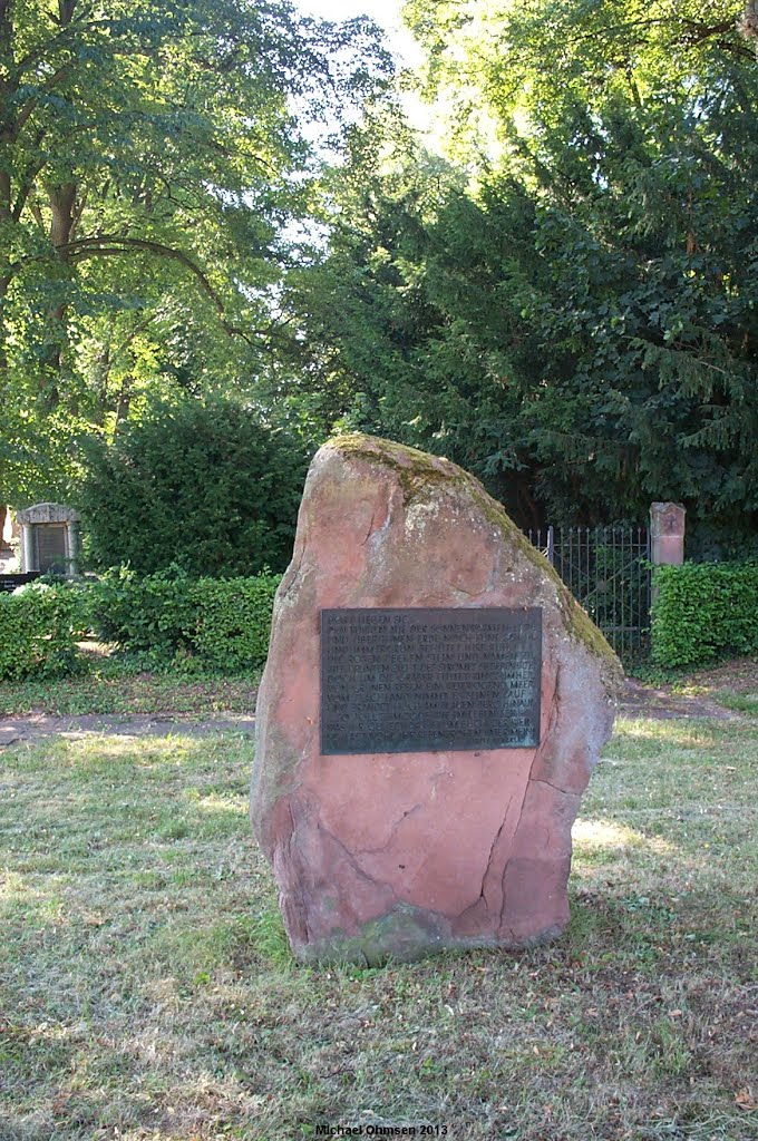 Stein mit Friedhofgedicht in Siebeldingen by Michael Ohmsen