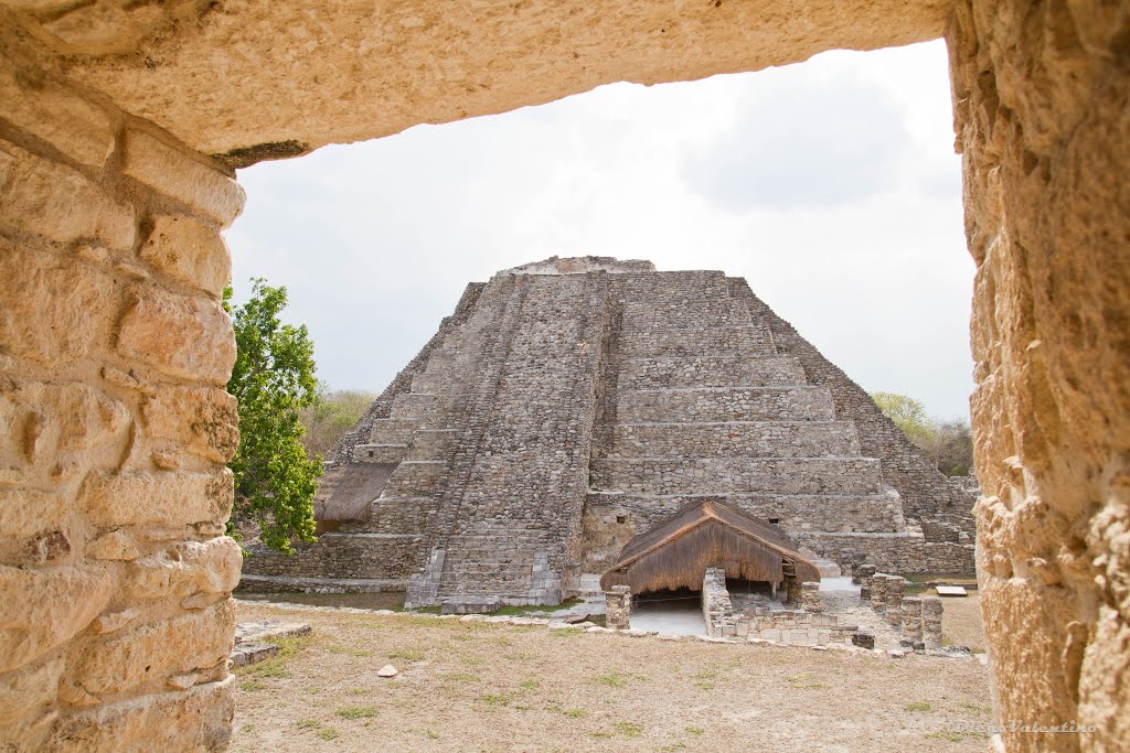 Pirámide de Kukulcán vista desde el Observatorio, Mayapán by DiegoValentino