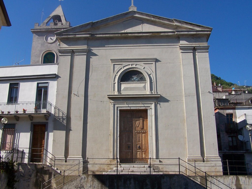 Chiesa S.M. della Provvidenza('Fu edificata per la prima volta nel 1600. Era ad un'unica navata e, nella parte anteriore, presentava un palco sostenuto da due colonne laterali in pietra. Nell'anno 1937 venne riedificata, vi furono costruiti 5 altari.) by Taoetna