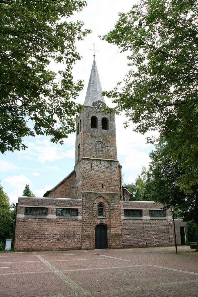 Milheeze - Kerkeind 37 : St. Willibrorduskerk by Scholte