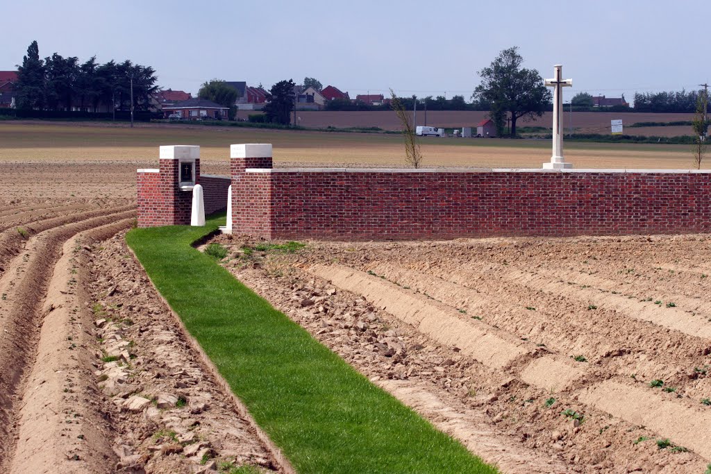 Bethleem Farm West Cemetery, Mesen, Belgium by Ian Stehbens