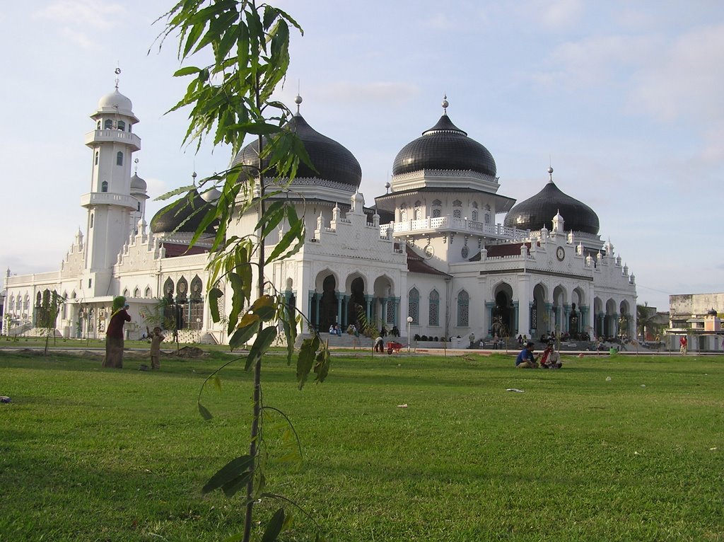 Mesjid Raya Baiturrahman, 14 January 2006 by sarjan