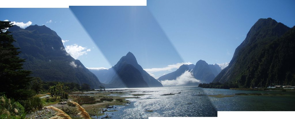 Panoraama Milford Sound by Tero Föhr