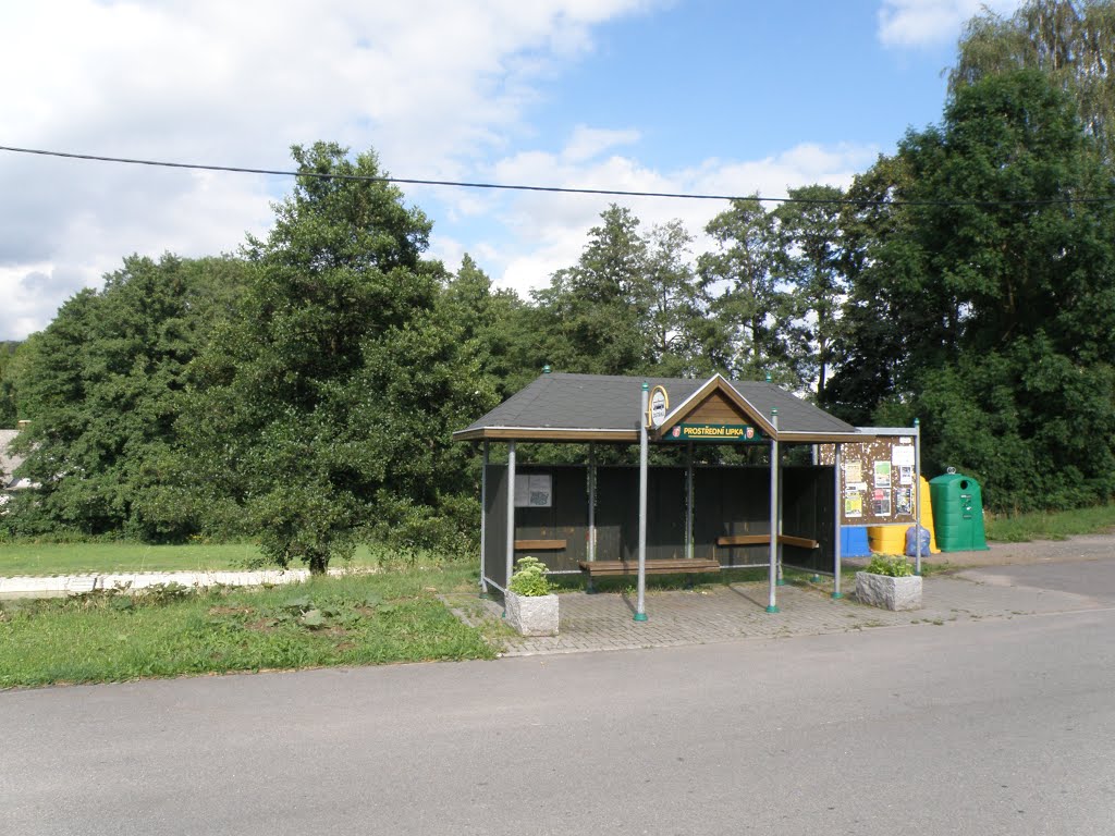 Bus stop / Autobusová zastávka by DM brothers