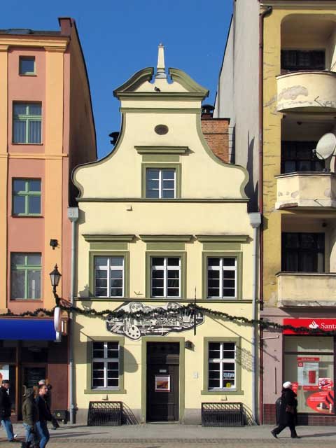 Rynek Nowomiejski - New Town Market - Kamienica "Gospoda Murarska" by PatAmFilm