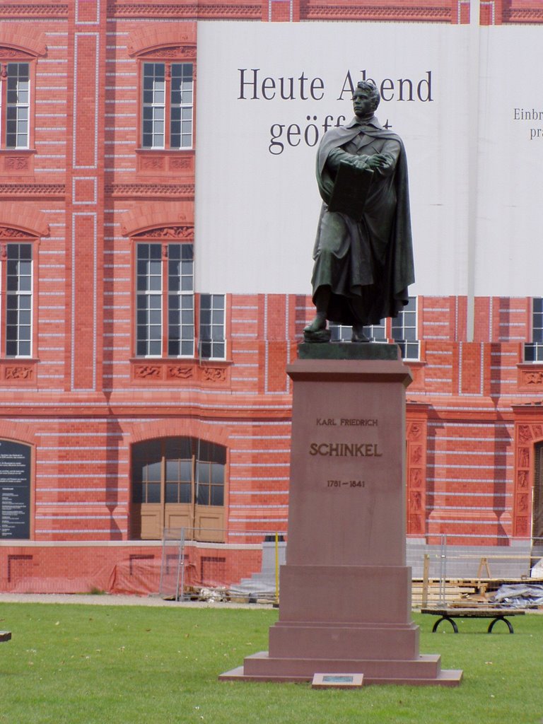 Am Schloßplatz by Ellen Haider