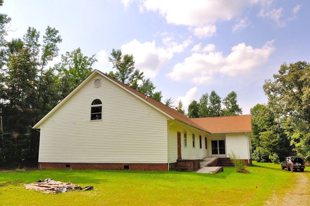 VIRGINIA: JAMES CITY COUNTY: TOANO: the brand new Living Word Church of God, 255 Ivy Hill Road (S.R. 657) by Douglas W. Reynolds, Jr.