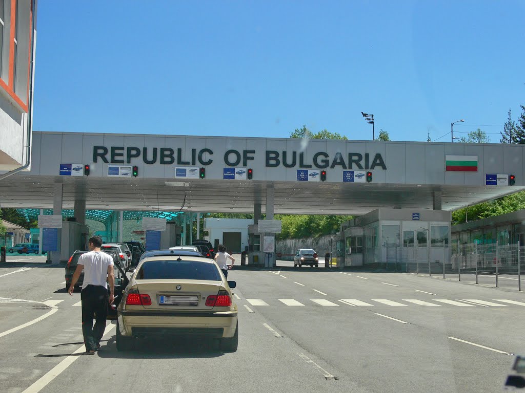 Border crossing Kalotina, Road E-80, Bulgaria by nenko70