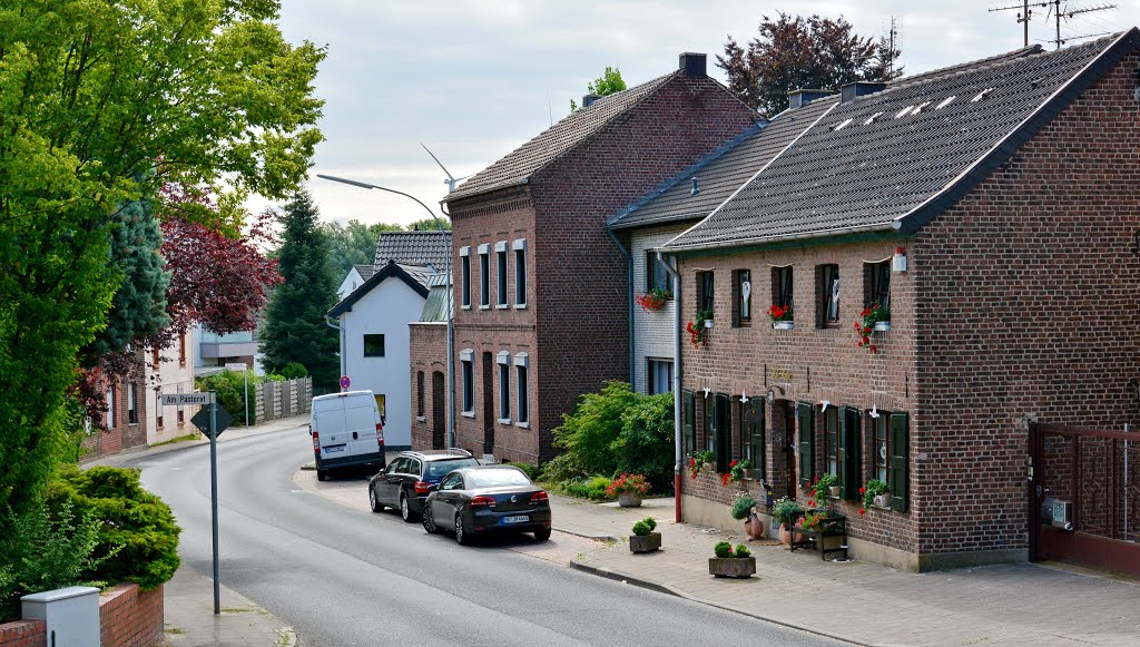 Wickrathberg, Mönchengladbach, Deutschland by Norbert Kurpiers