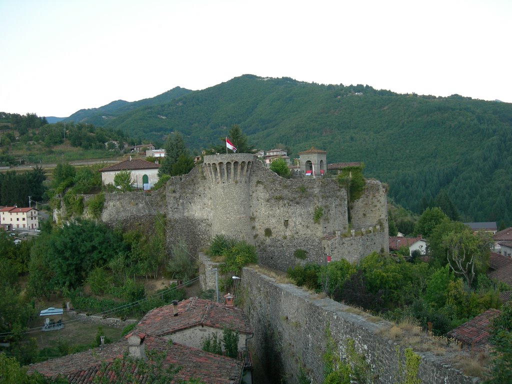 Castiglione Garfagnana - Fortezza interna 1 by gigi49