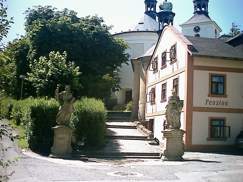 Sochy v Hodkoviciach nad Mohelkou / Statues in Hodkovic over Mohelkou by Denis Ondriškovič