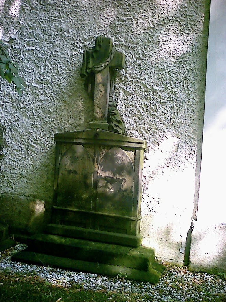 Pamätník pri kostole v Hodkoviciach nad Mohelkou / Monument to the church in Hodkovic over Mohelkou by Denis Ondriškovič