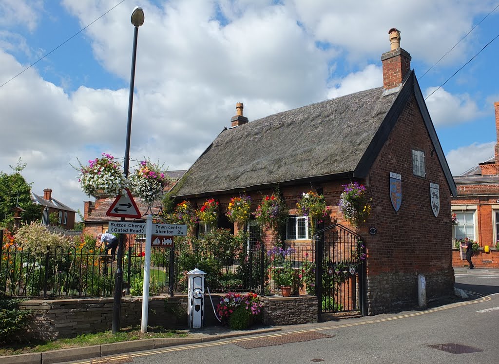 Market Bosworth village water pump. by Bobsky.