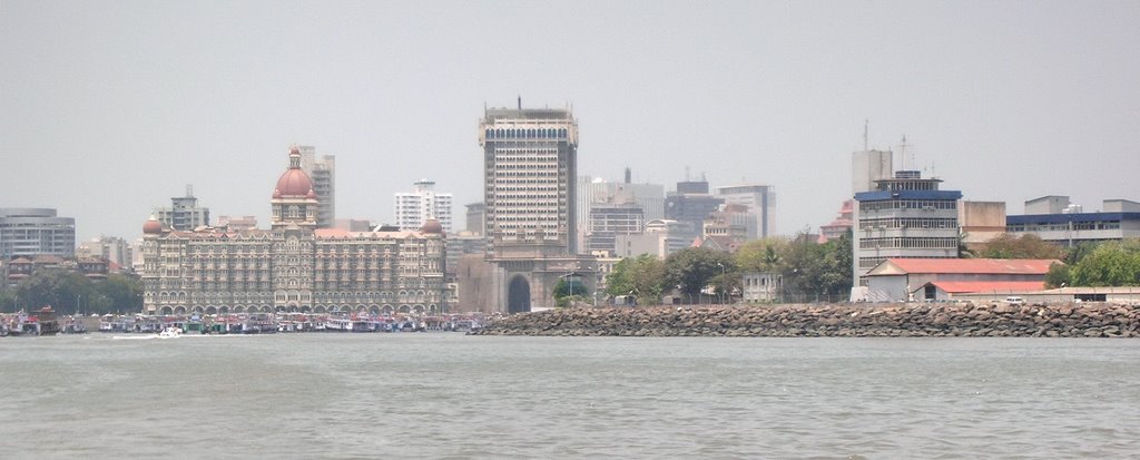 Gateway Of India-Apollo Bunder by sasheeraj