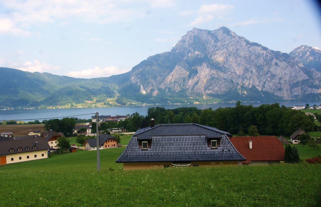 Altmünster am Traunsee. Blick zum Traunstein. by gansterer