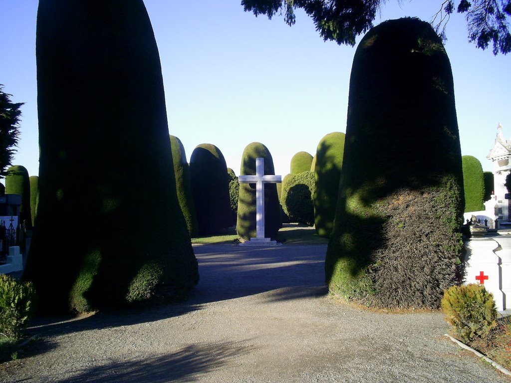 Entrada Cementerio Pta. Arenas by Felipe Quinteros Dazarola