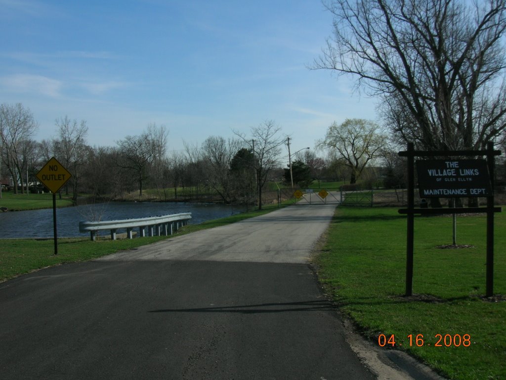 The Village Links North entrance by BobNewk