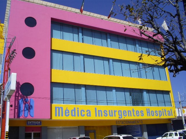 Medica Insurgentes Hospital by Tomas Sosa